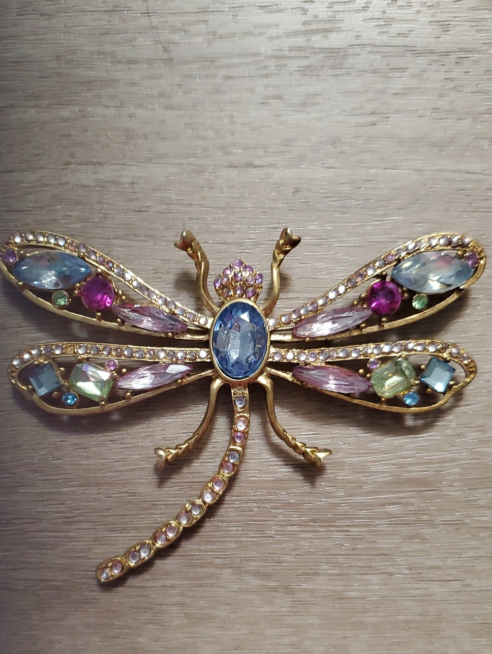 Vintage Gold Tone Dragonfly Brooch with Multicolor Gemstones - Elegant Women's